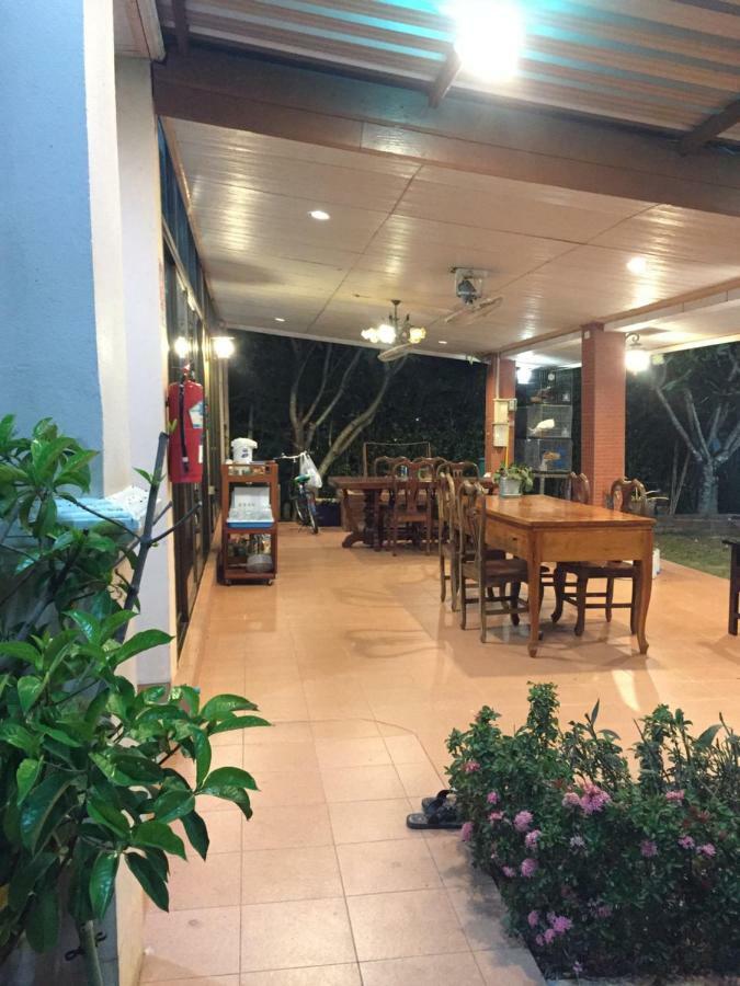 Poon Suk Hotel Kabin Buri Eksteriør billede