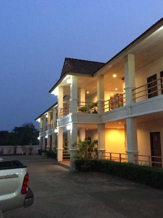 Poon Suk Hotel Kabin Buri Eksteriør billede
