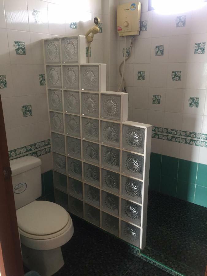 Poon Suk Hotel Kabin Buri Eksteriør billede
