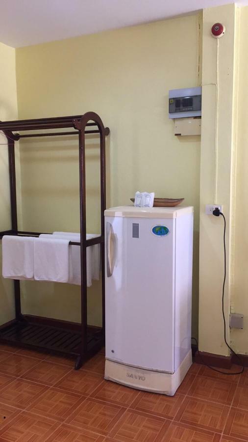 Poon Suk Hotel Kabin Buri Eksteriør billede
